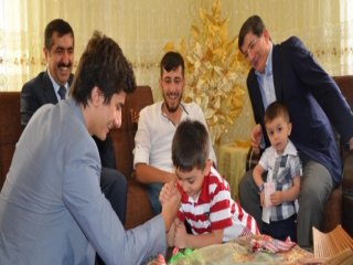 Davutoğlu'na Ailesinden Sitem!