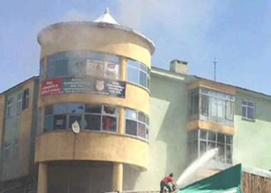 AK Parti İlçe Binasını Ateşe Verdiler