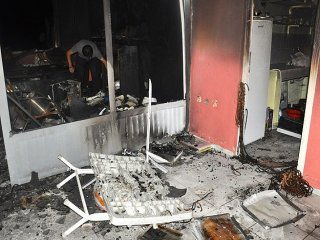 Eşkiyalar Yakıp Yıktı