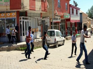 Bingöl'de Esnaf PKK'lıları Kovaladı