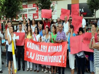Antalya'da Kadınlar Plajı'na Tepki Eylemi