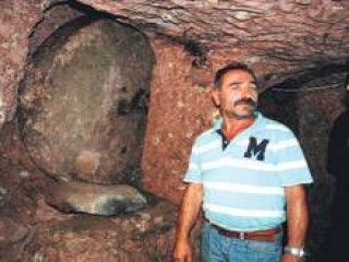 Miras Kalan Evi Temizlerken...