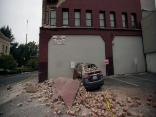 ABD'de Deprem: 6'sı Ağır, 120 Yaralı