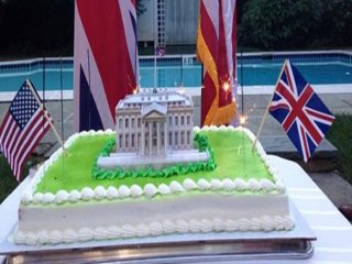 Beyaz Saray'ı Yaktılar Pastasını Kestiler