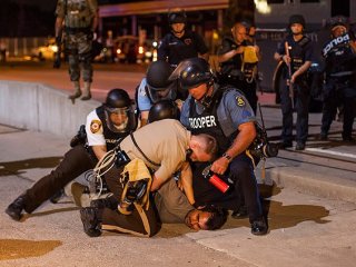 Ferguson'da Polis Kibirli ve Küstah Davrandı