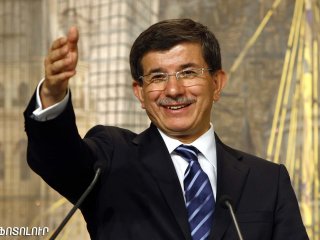 Davutoğlu'ndan Salonu Güldüren Espri!
