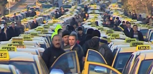 Taksiye zam geldi, taksimetre kuyruğu oluştu