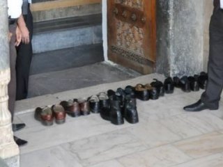 Mevlana Müzesinde Ayakkabı Krizi