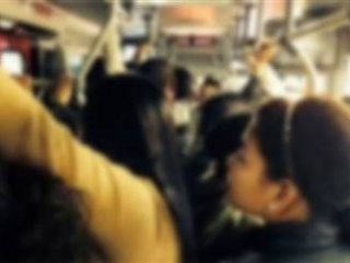 Otobüste Kendisini Taciz Eden Kişiyi Bıçakladı