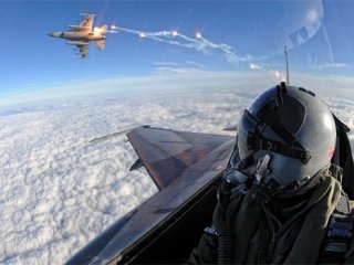 Koalisyon Güçleri Türkiye Başkonsolosluğu'nu Vurdu!