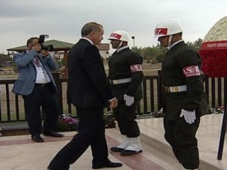 Erdoğan, Denktaş’ın Mezarını Ziyaret Etti