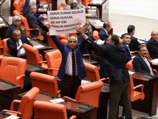 Kurtulmuş'u Sinirlendiren Pankart