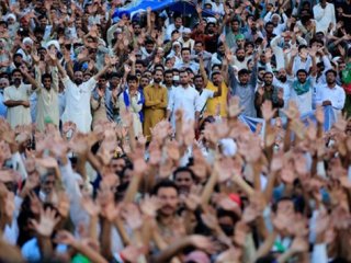 Göstericiler Hükümet Binalarını İşgal Etti