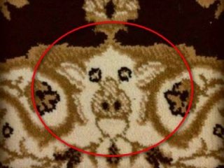 Namaz Kılarken Bu Seccadelere Dikkat!