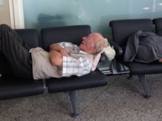 4,5 yıldır Havalalanında Yaşıyor! Peki Neden?