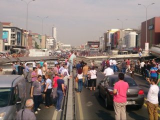 Avcılar'da Üst Geçit Çöktü