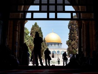 İsrail "İmaratu'l Aksa"yı Kapattı