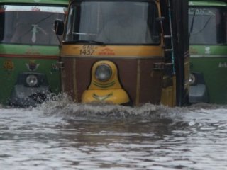 Hindistan Ve Pakistan'da Şiddetli Yağış!