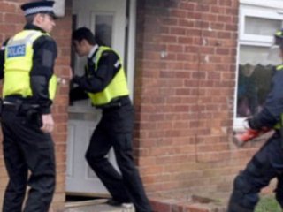 Ölü Komşuyu Yıllarca Acımadan Soydular