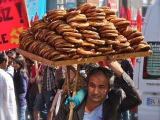 Bağırarak Simit Satmak Yasaklandı