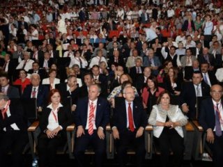CHP Kurultayında 'Cuma Namazı Arası' Tartışması