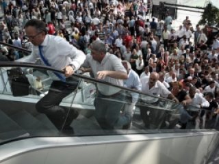 CHP'lilerin Merdiven İle İmtihanı