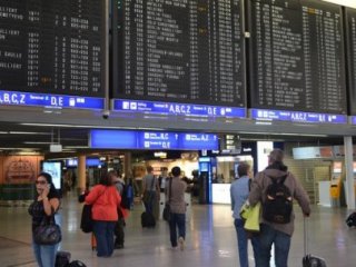 Avrupa'da kriz: 200'den Fazla Uçuş İptal!