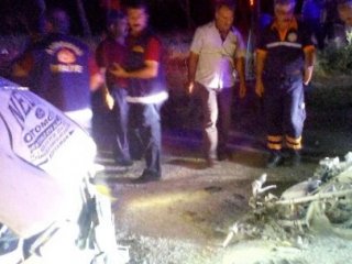 Kamyonetle Motosiklet Çarpıştı: 2 Ölü