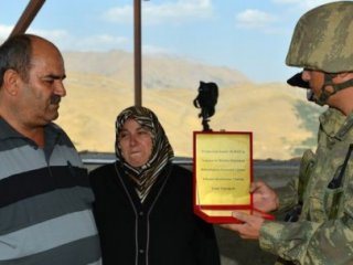 Oğlunun Şehit Olduğu Yere Gitti