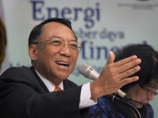 O Ülkenin Enerji Bakanı İstifa Etti