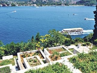 Bu Mezarın Fiyatı Dudak Uçuklattı!