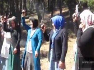 Bu Kadınlar Ne Yapıyor?