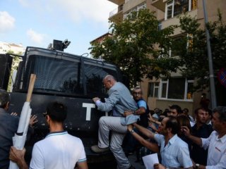 CHP'li Tanal TOMA'ya Çıktı!