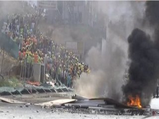 Halkalı'da İşçiler Ateş Yakıp Yol Kapattı!