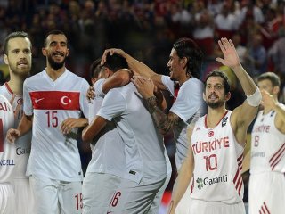 Potada Ve Sahada Milli Heyecan