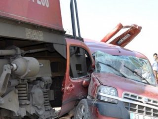 Manisa'da Tren Kazası: 3 Ölü