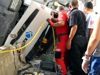 Beton Mikserine Sıkıştı