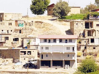 Kürtçe Eğitime Roketli Koruma