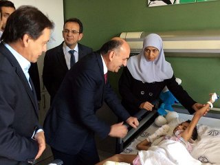 Müezzinoğlu Filistinli Hastaları Ziyaret Etti