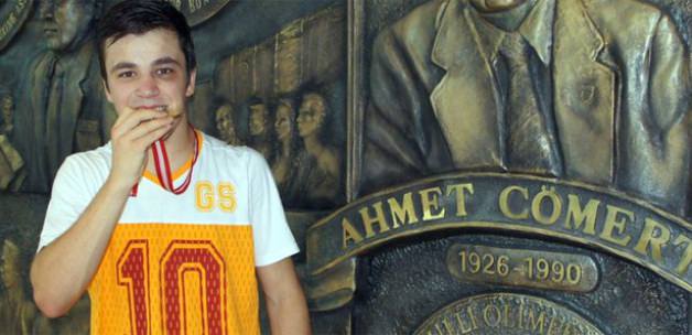 F.Bahçeli sporcudan Aysal'a büyük jest