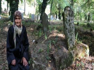 Bu Mezarlıkta Garip Şeyler Oluyor!