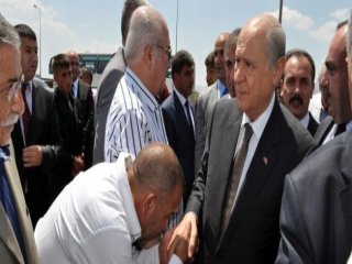 Türbede AK Parti-MHP Gerginliği