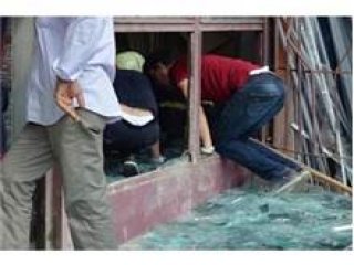 Üzerine 1 Ton Cam Düştü!