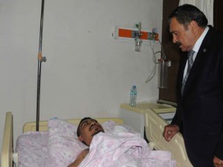 Bakan Eroğlu, Yaralıları Ziyaret Etti