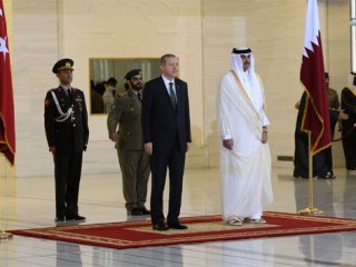 Erdoğan Katar’da Resmi Törenle Karşılandı
