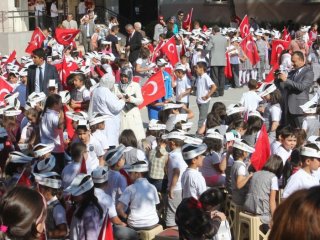 Çankırı'da Yeni Eğitim Ve Öğretim Dönemi Törenle Başladı