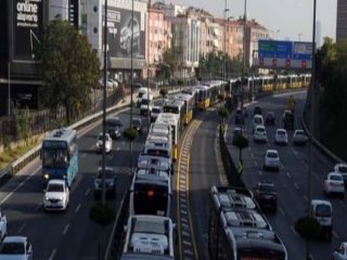 Metrobüs Arıza Yaptı Trafik Kilitlendi