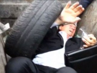 Milletvekilini Çöpe Attılar