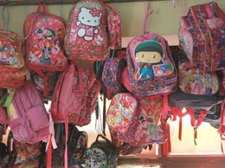 Zehir Okul Çantasında