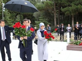 Davutoğlu'ndan Bakü'de Önemli Mesaj